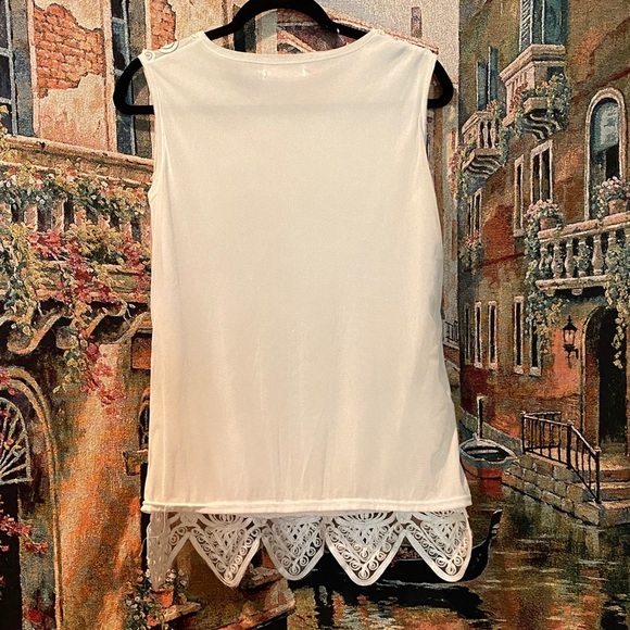 Elegant White Lace Sleeveless Top - Picture 3 of 4